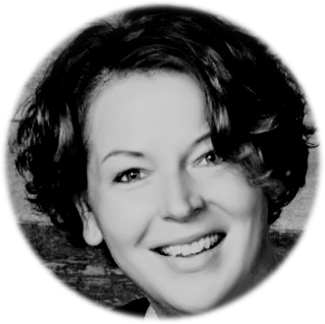 pasfoto Astrid Radoes bewerkt